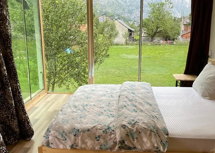 Campismo de Luxo Guest Hause 2 *